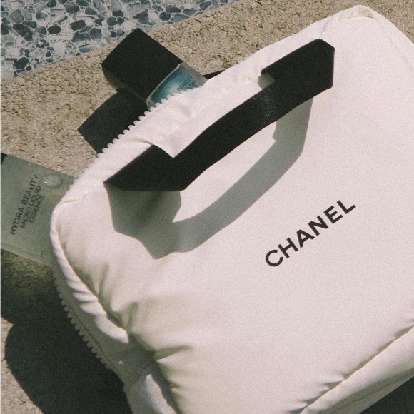 CHANEL PUFFY TOTE BAG - Picture 5 of 6